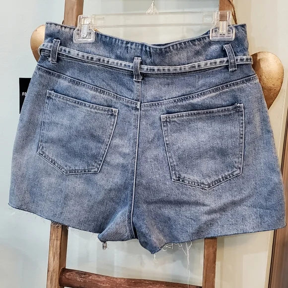 JEAN SHORT - Picture 2 of 3